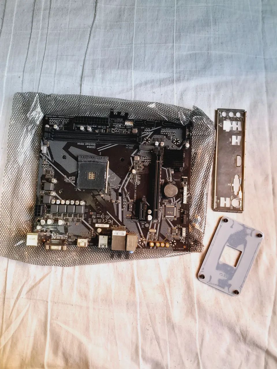 Placa mãe Gigabyte  - Foto 3
