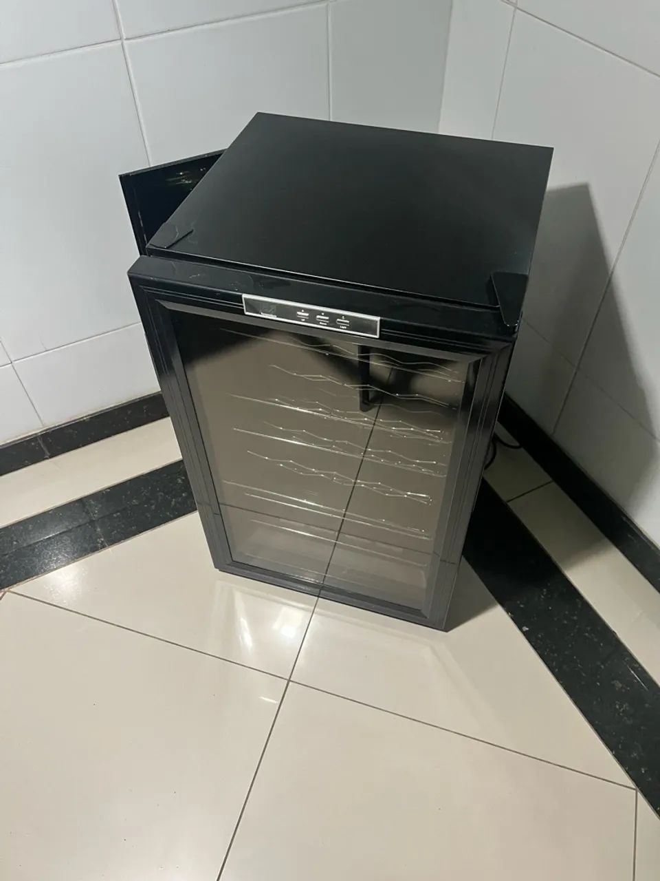 Vendo adega 24 garrafas  - Foto 2