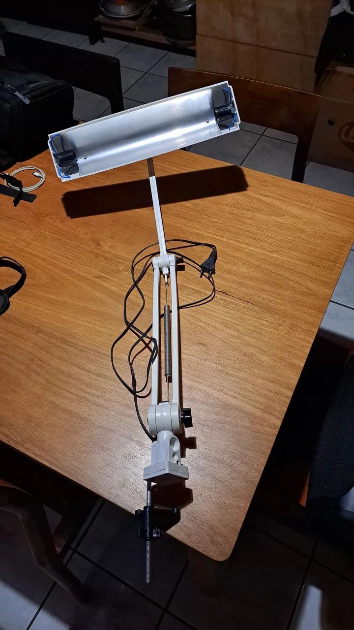 Luminária Prancheta Articulada Ilutec Bivolt Cor da cúpula Branco - Foto 5