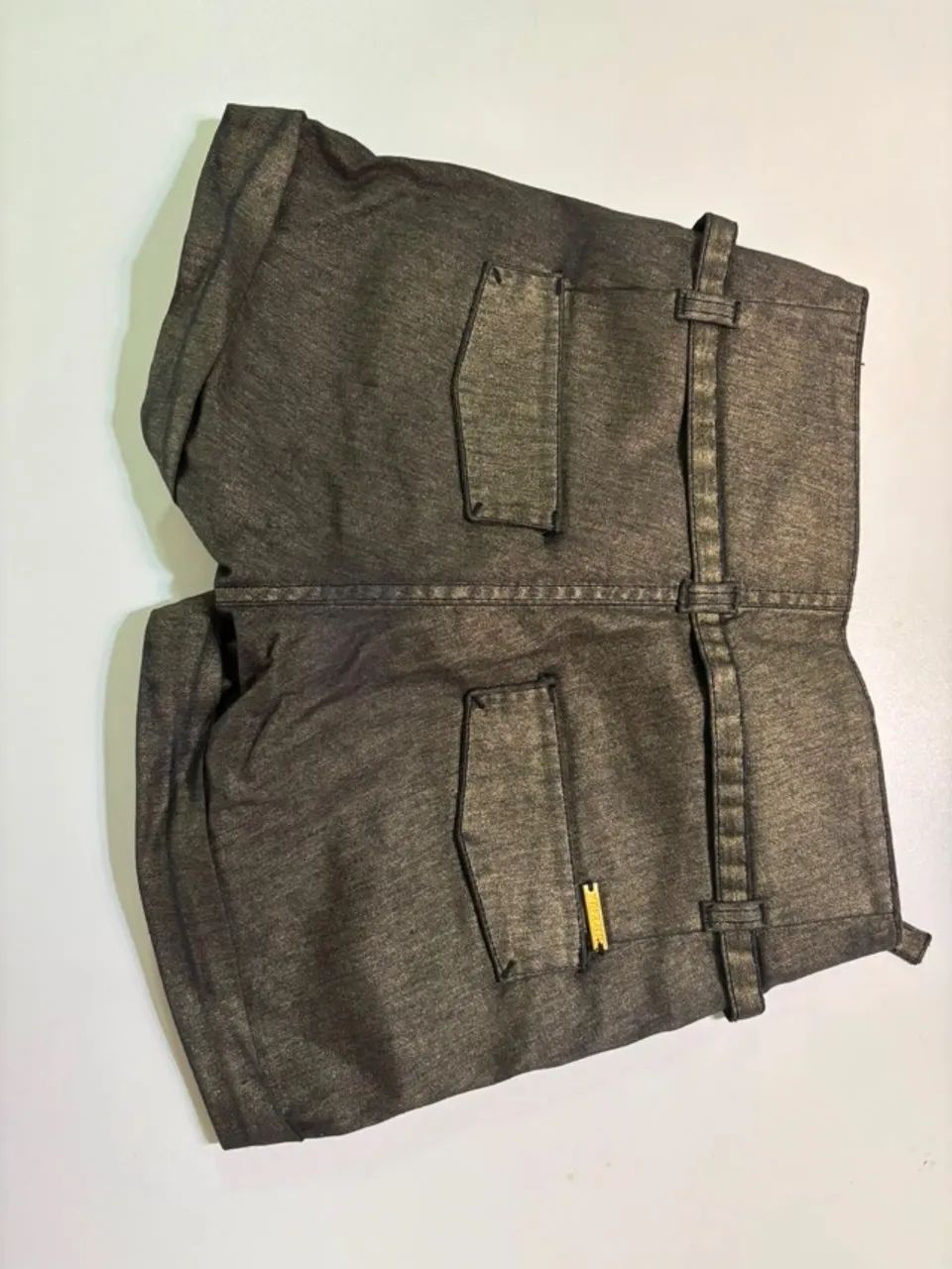 Short dourado envelhecido Makenji tamanho 36 - Foto 3