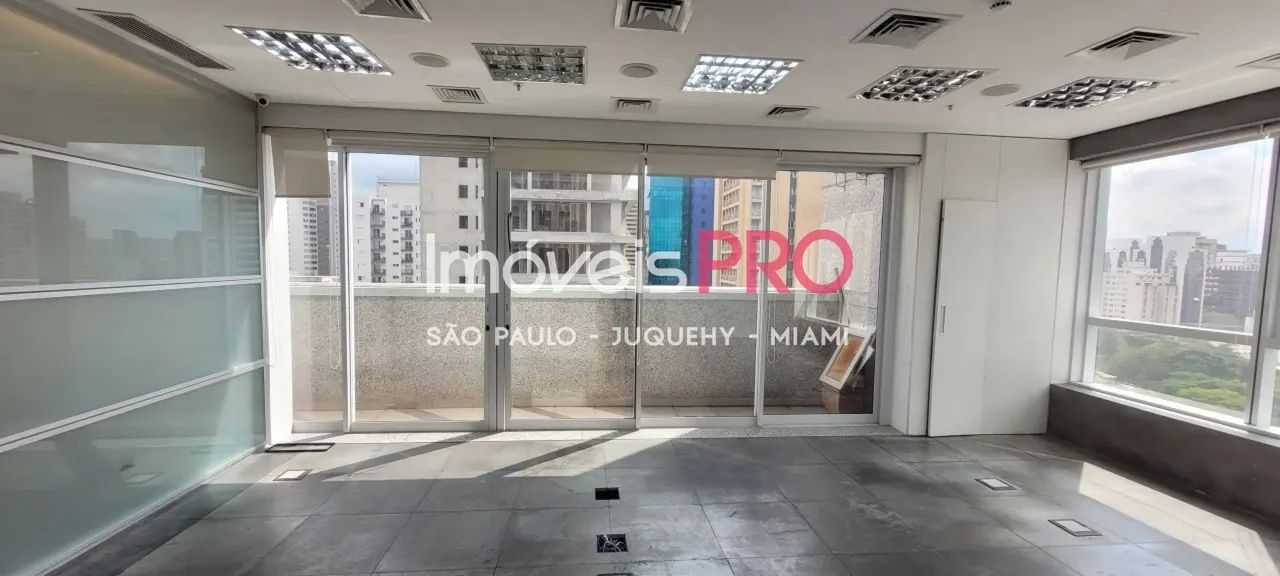 Conjunto em Moema Pássaros com 133m² em condomínio com perfil corporativo
