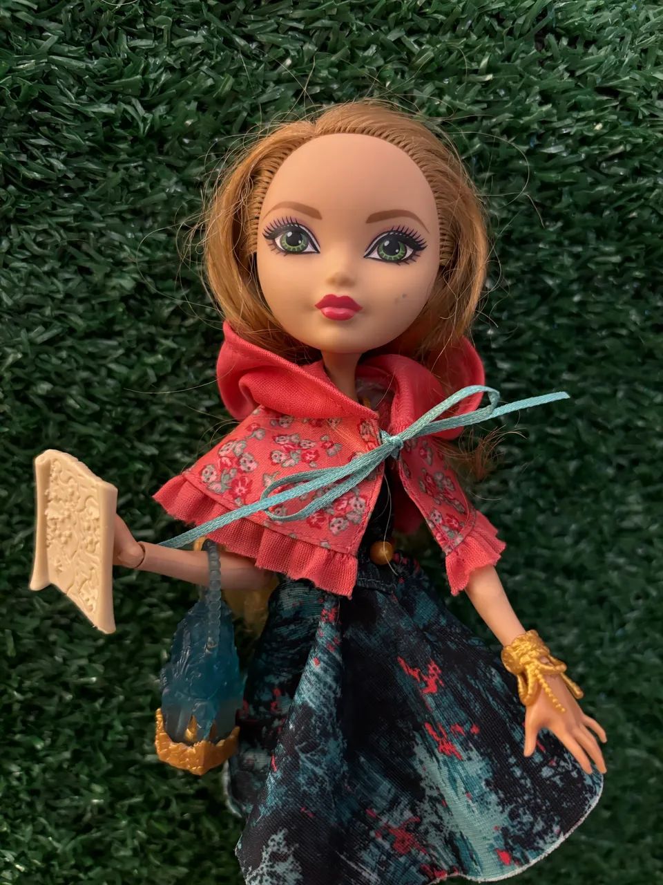 Boneca Ashlynn Ella Bosque Encantado - Ever After High EAH