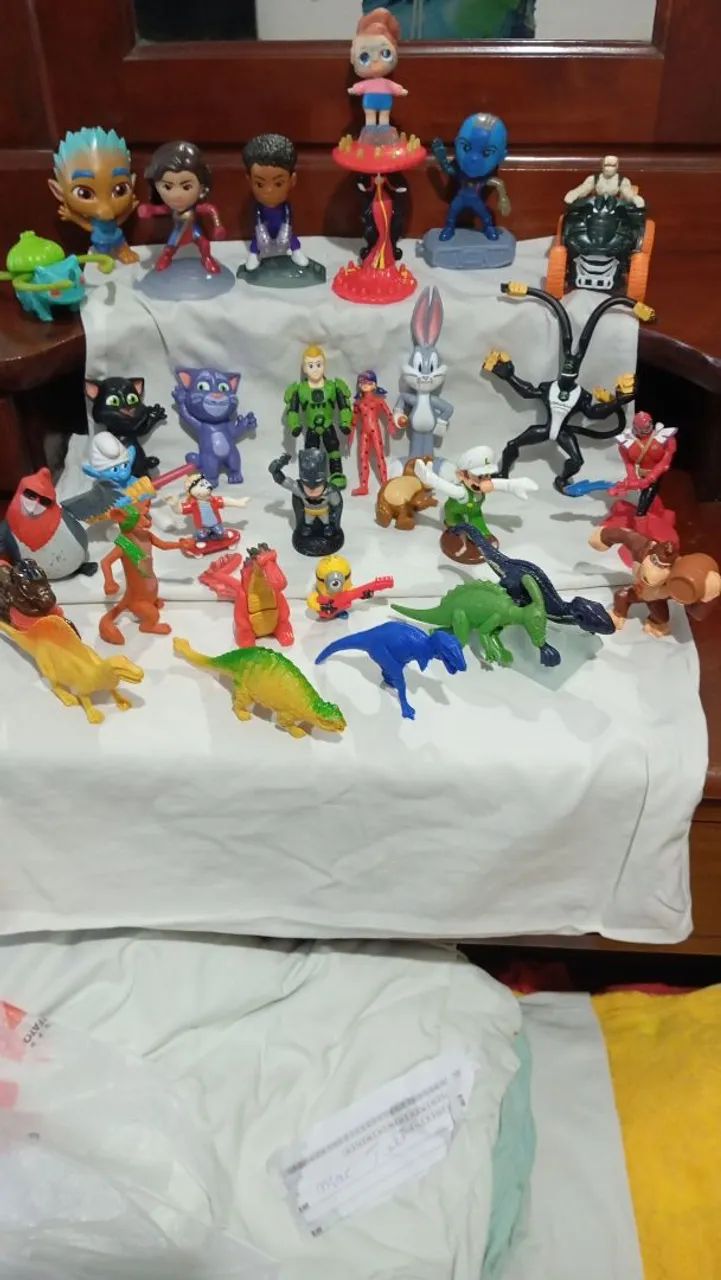 29 bonecos do Mac lanche,lol, Batman etc.. - Foto 3