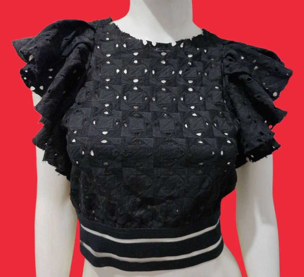 Blusa em laise nova e com etiqueta 