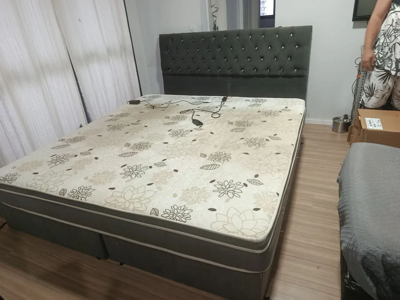Cama King Size com Massageador + Cabeceira