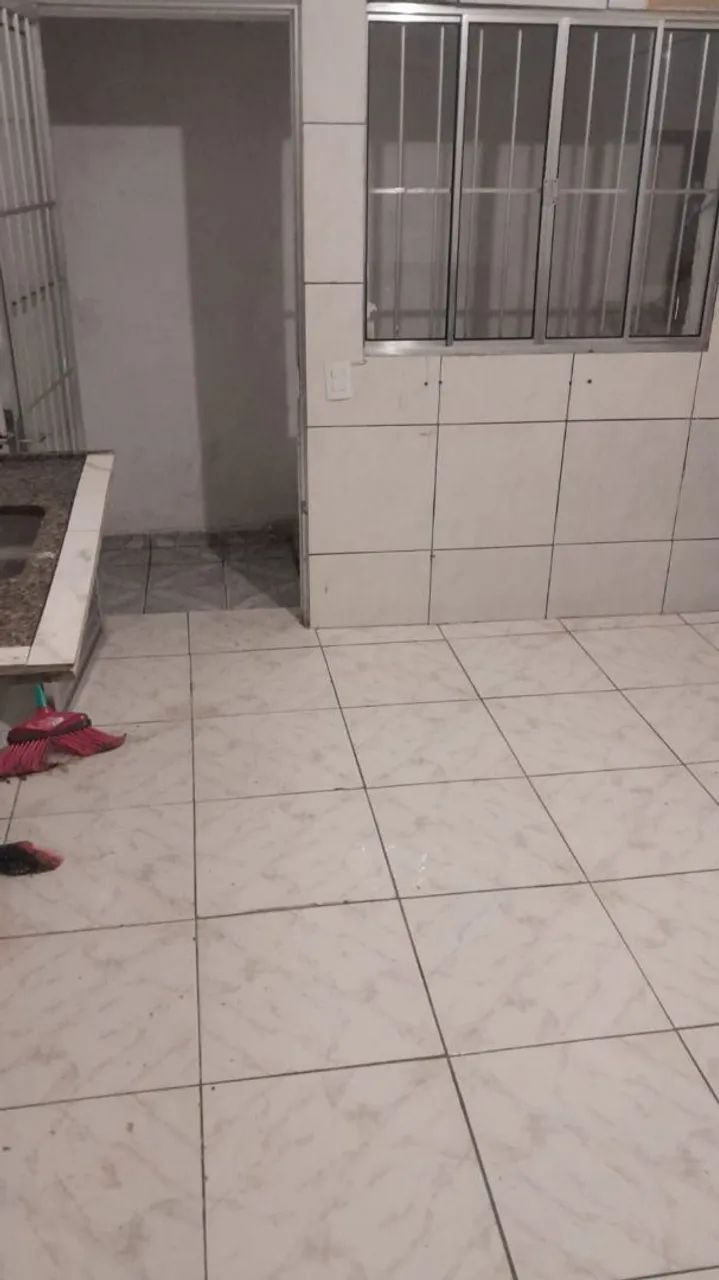 2 cômodos aluga se  - Foto 2