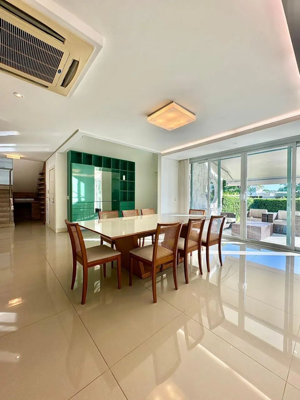 Alugo casa de alto padrão de 5 suítes + escritório com piscina em Jurerê Internacional  - Foto 10