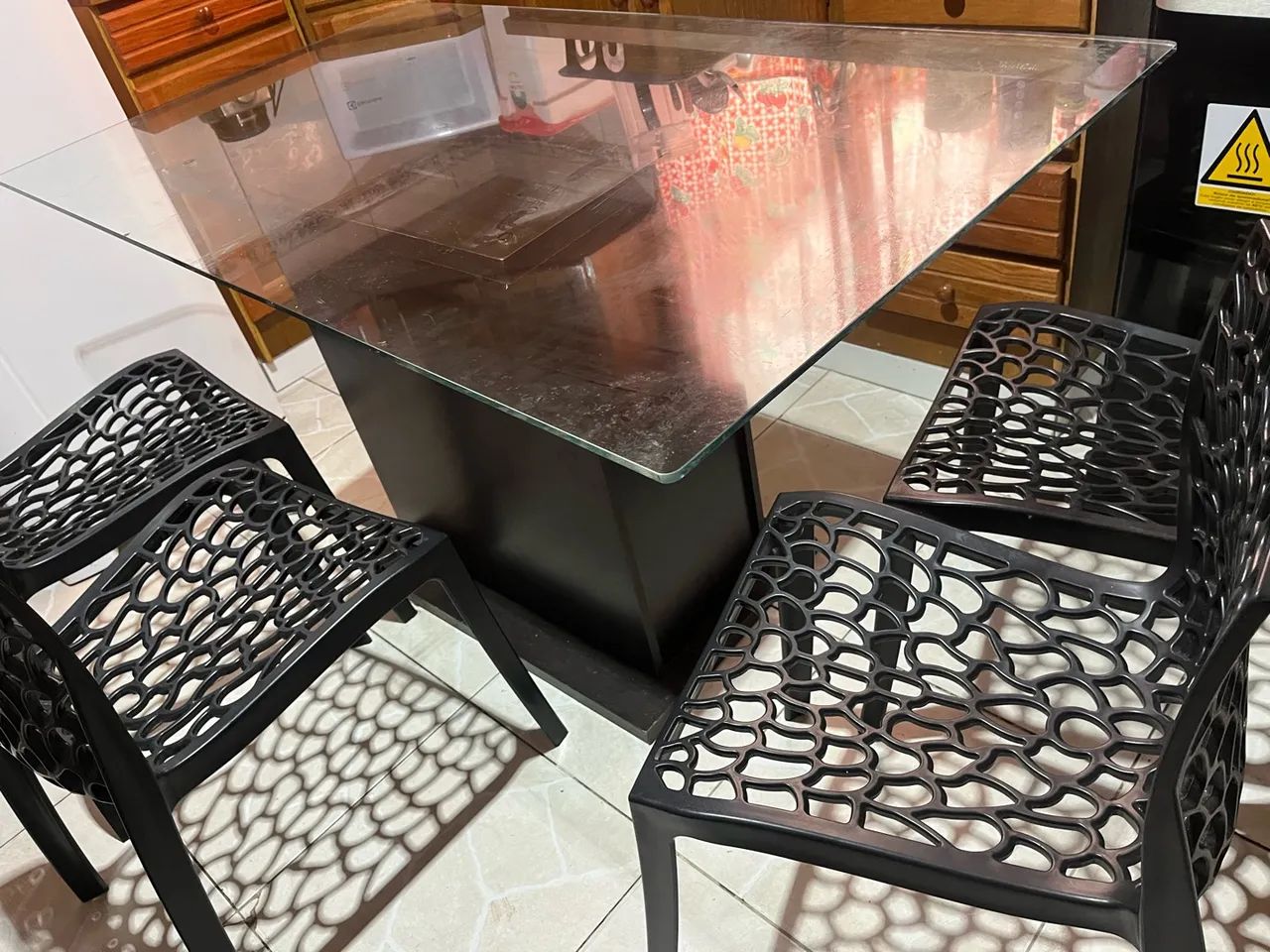 Mesa de vidro com cadeiras  - Foto 3