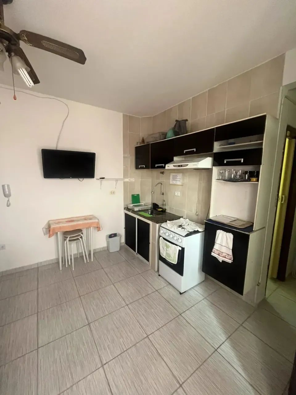 Kitão reformado com garagem! - Foto 2