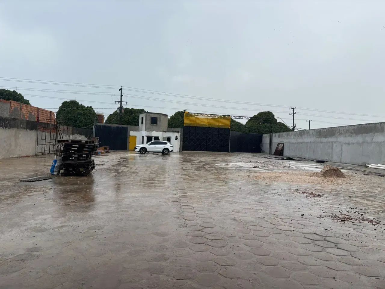 FV ALUGA GALPAO COM DOCA PARA 5 CARRETAS - Foto 2