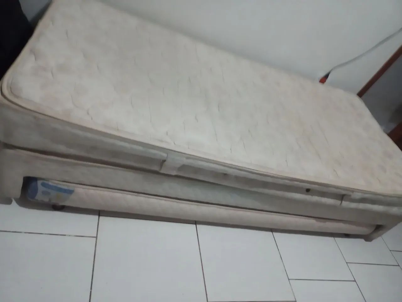 Vendo essa bicama colcha de mola de solteiro valor 150 - Foto 3