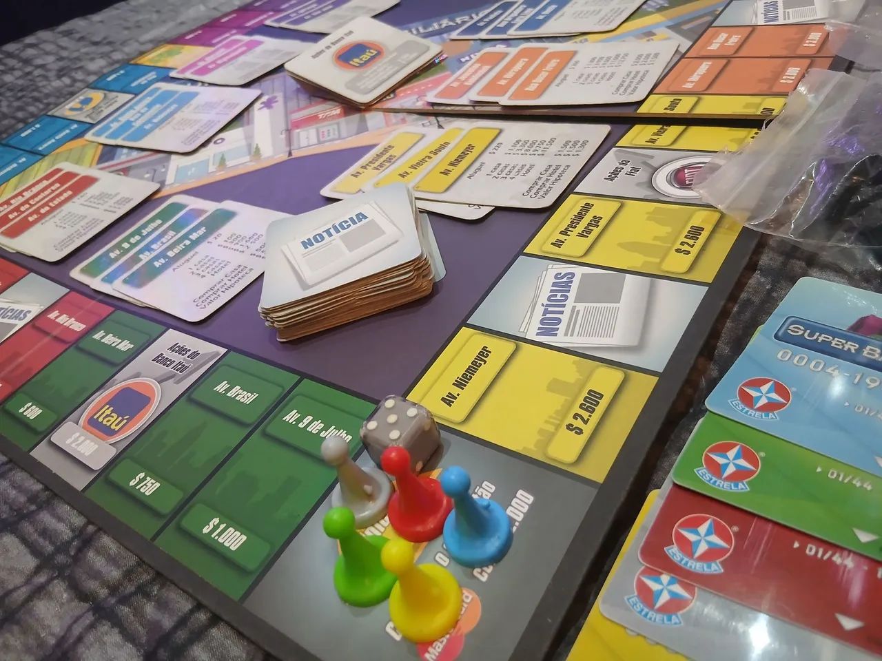 Jogo de Tabuleiro Super Banco Imobiliário 2010 - Foto 4