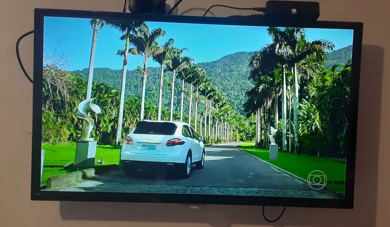 TV AOC Smart 32 polegadas completa! Pezinho+controle + suporte  em perfeito estado!<br>