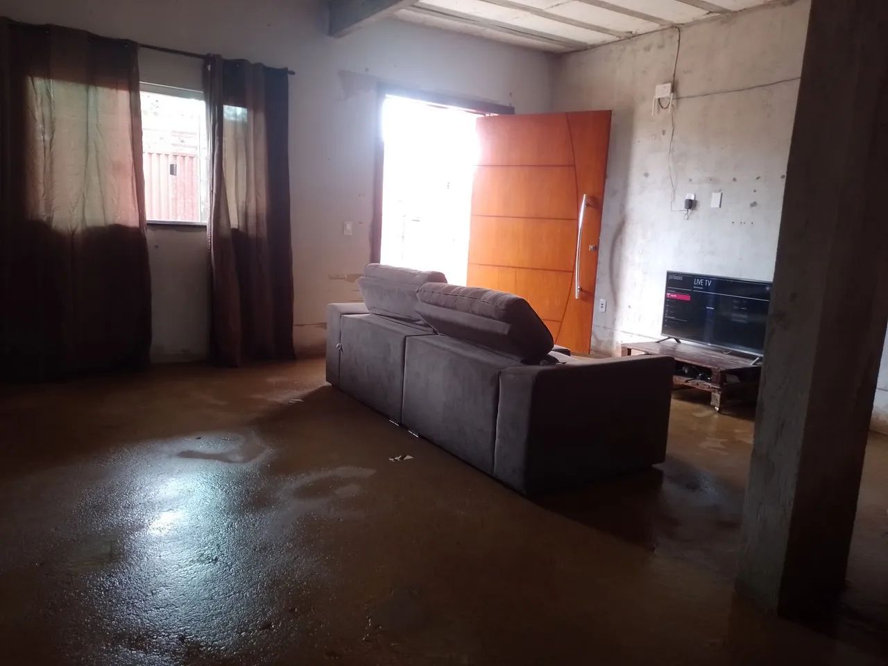 CASA GRANDE ESTRUTURADA, MUITO BEM LOCALIZADA , 3 KM DO ULTRABOX - Foto 5