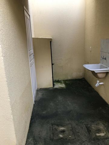 Alugo excelente Casa Duplex em condomínio fechado com piscina - Foto 4
