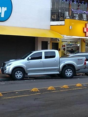 Vendo Toyota Hilux ano 2012
