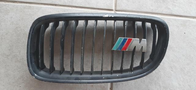 Grade bmw 320 com emblema m