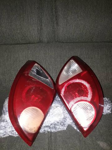 Vendo barato jogo de farol celta dar em outros carros também vendo separado também 60 cada - Foto 2