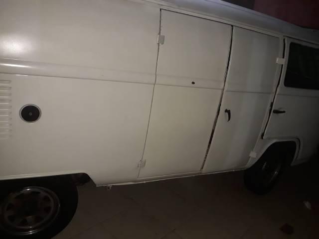 Kombi furgão 1989 top toda reformada,motor novo, setor direção novo,cambio zero revisado. - Foto 14