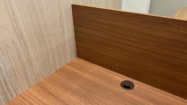 Vendo estação de trabalho com 2 meses de uso! Para 6 pessoas com tomadas individuais - Foto 3