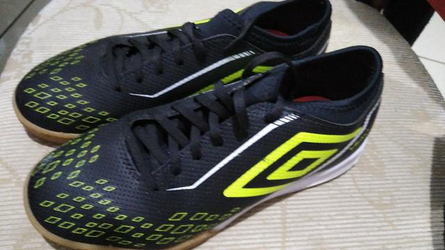 Tênis umbro velox
