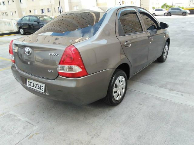 Etios sedan / 2017 / mecânico - Foto 6