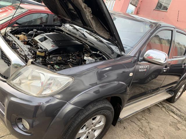 Vendo Hilux srv 3.0 2011 manual 4x2 - Foto 4