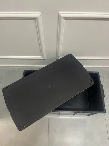 Caixa plástica preta reforçada 