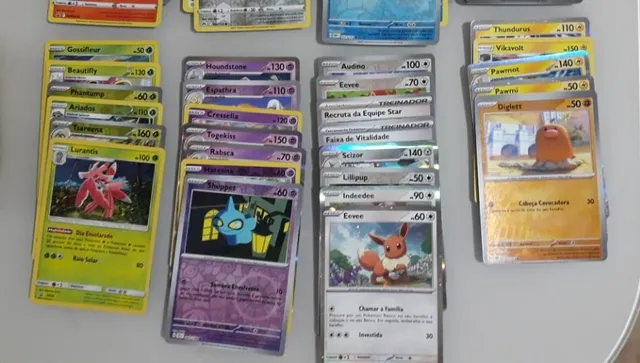 50 Cartas Pokemon Original Sem Repetições Com 02 raras Brilhantes