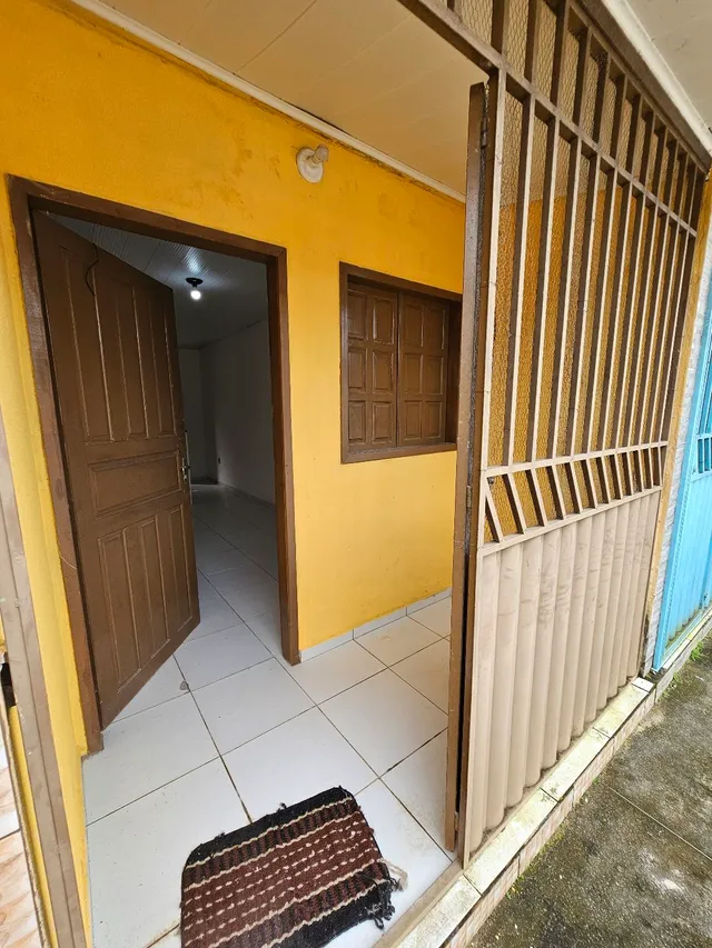 Vendo casa em condomínio Fechado.