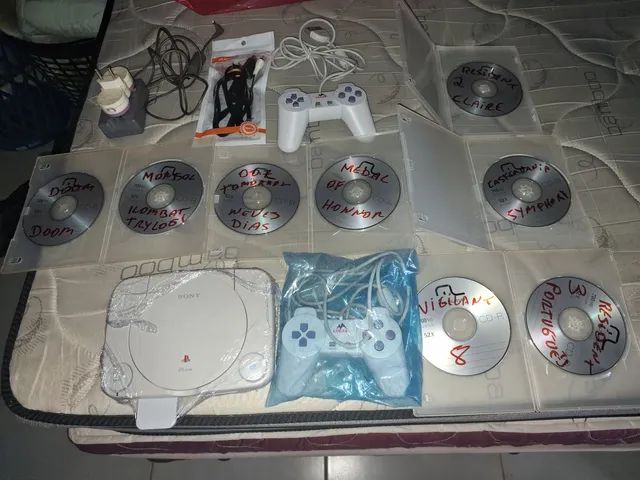 PS1 FAT DESBLOQUEADO 2 CONTROLES NOVOS TODOS OS CABOS MAIS JOGOS -  Videogames - Aparecida De Goiânia 1253053581