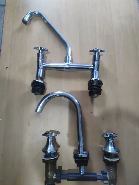 Vendo 2 pares de torneira misturador Ótimo estado  - Foto 5