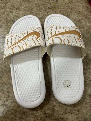 Chinelo nike branco e 2024 dourado