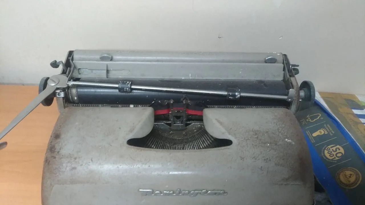 Máquina de escrever antiga - Foto 5