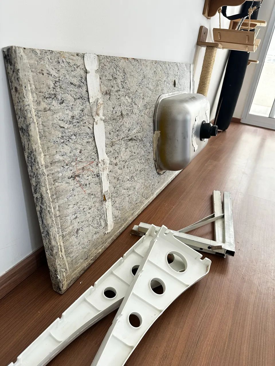 Bancada cozinha granito Itabira com cuba + tanque + cantoneiras e parafusos + torneira - Foto 6