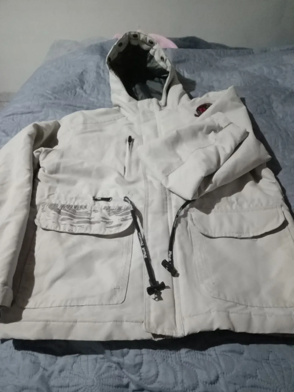 Jaqueta Parka Bege com Capuz - Conforto e Estilo!