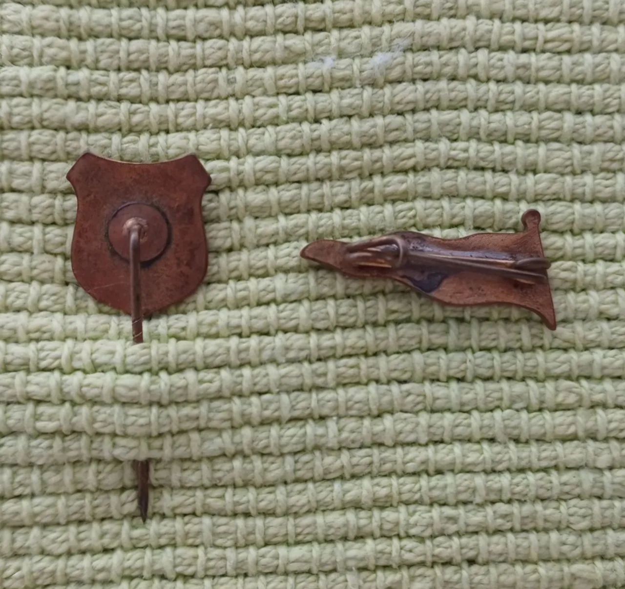 Lote 2 antigos broches do Fluminense FC - Alfinete de lapela  - Cinquentenário  - Foto 2