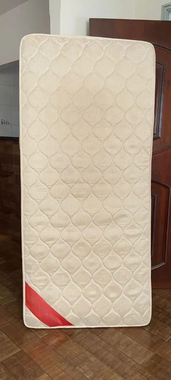 Cama de madeira / colchão molas solteiro - Foto 4