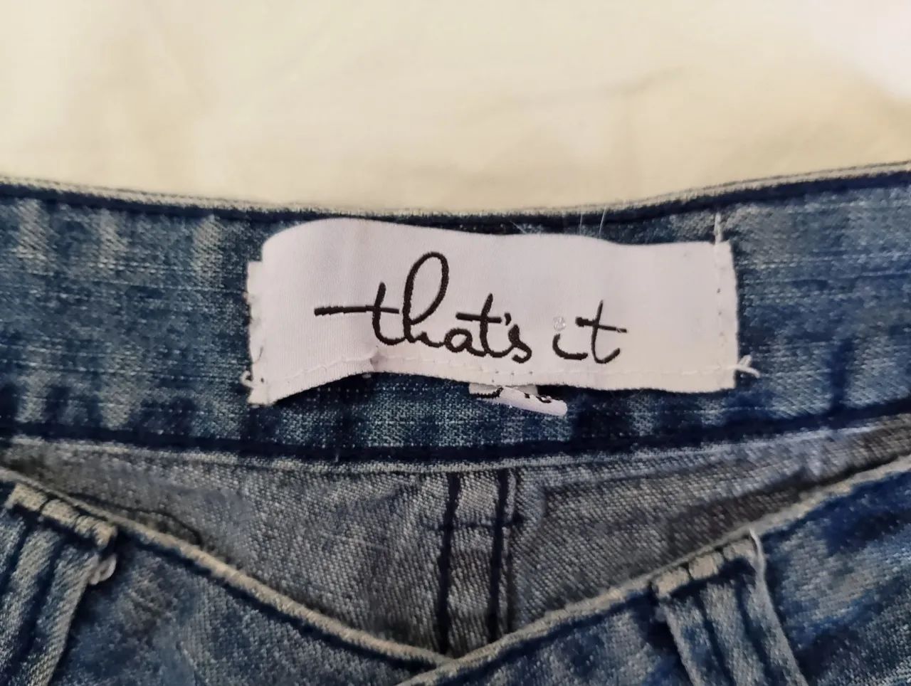 Short jeans com detalhes em paetê - Foto 5