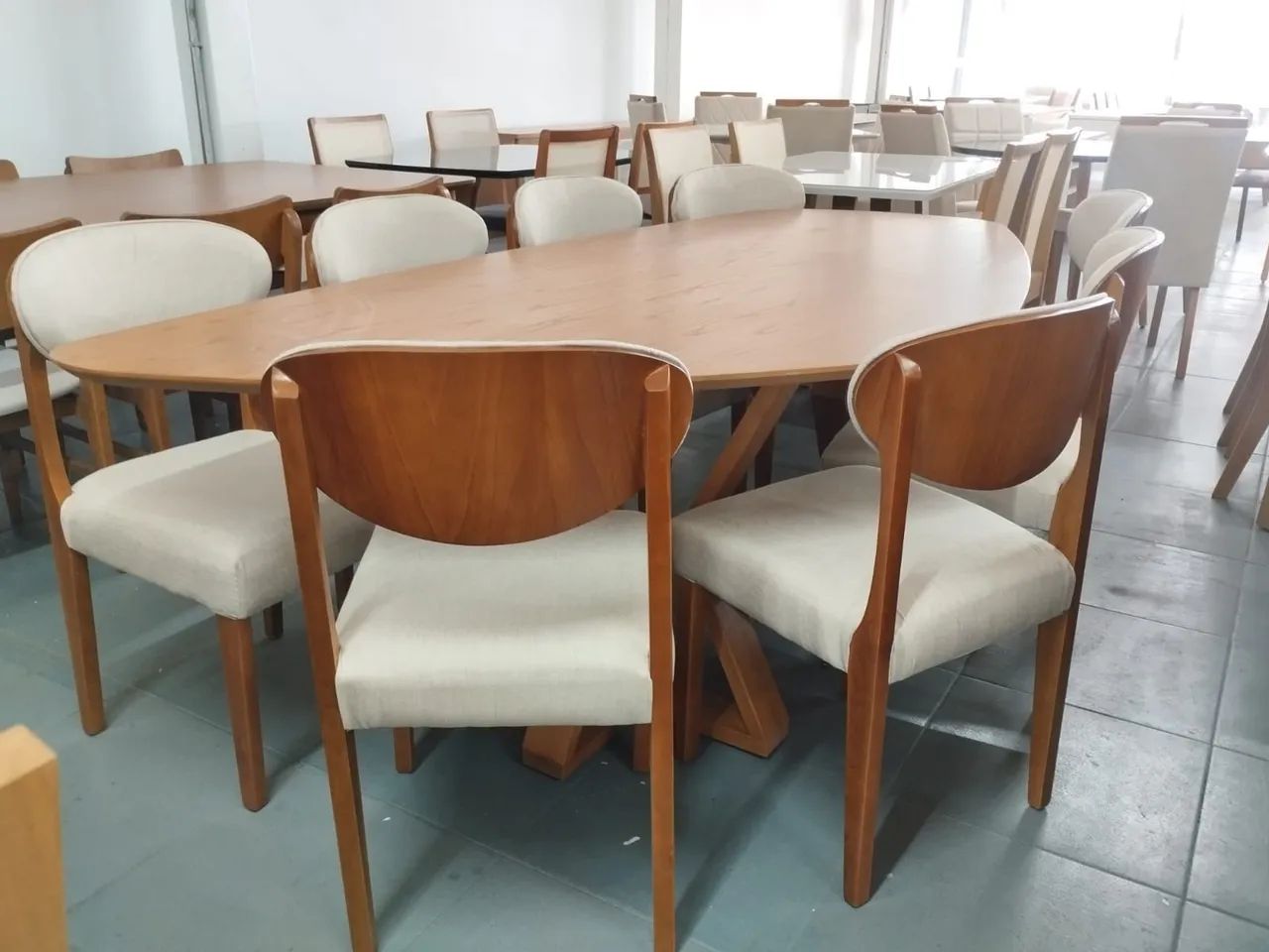 Mesa de Jantar em Madeira Maciça - 8 Cadeiras - Foto 3