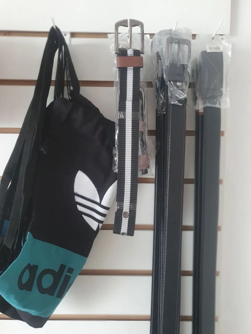 Presente otimo para seu Pai ,Mochila Adidas Original e Cintos .
