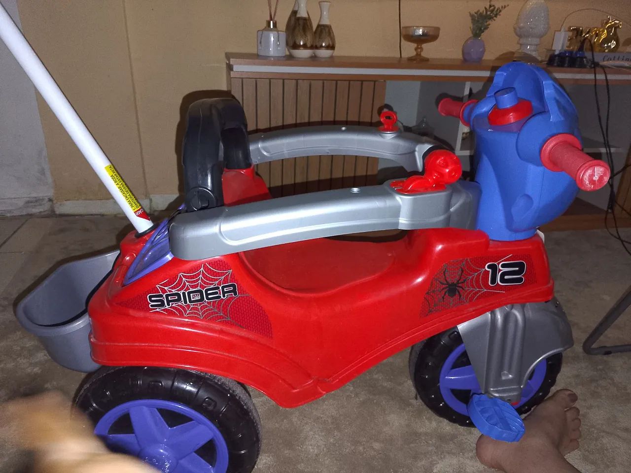 Motoca Infantil - Spiderman - Azul e Vermelho - Foto 2