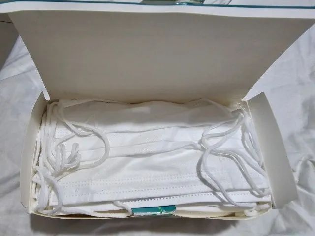 Uma caixa de máscara descartável - Foto 2
