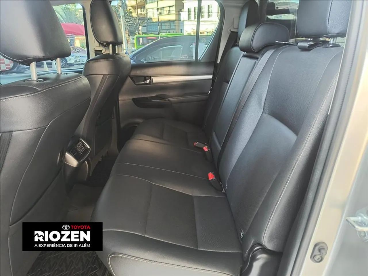 TOYOTA HILUX 2.8 D-4D TURBO DIESEL CD SRX 4X4 AUTOMÁTICO - Foto 3