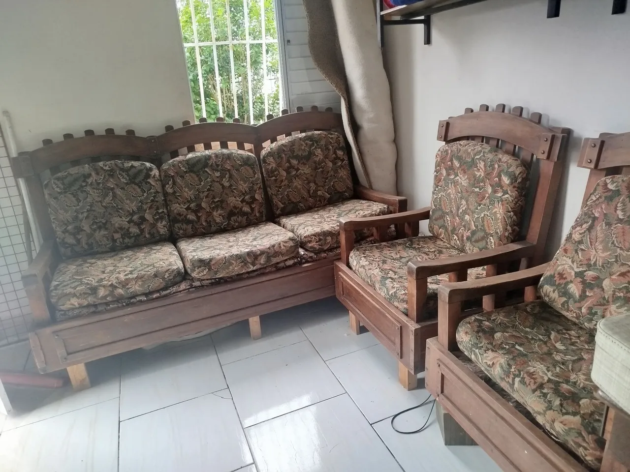 Conjunto de Sofás de Madeira Maciça