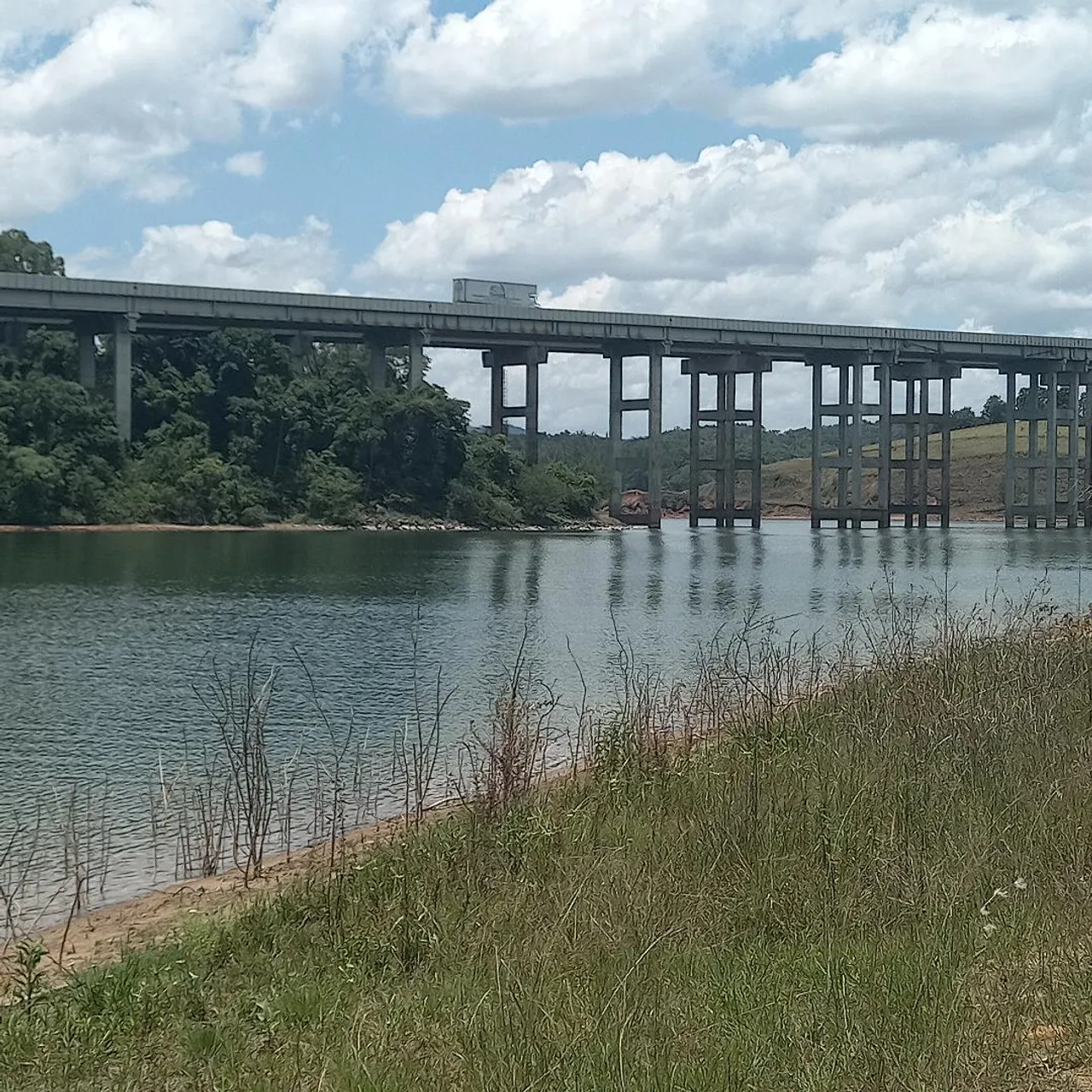 Terreno 10.000m² foto área-1, -fundo Represa Atibainha não é barranco-Pousada-Investimento