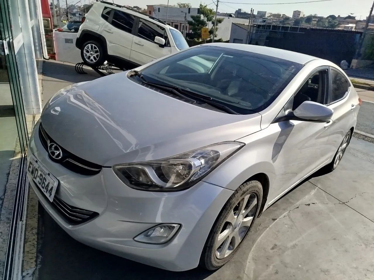 Elantra 2012  impecável  completo. 