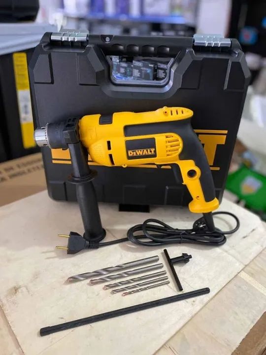 Furadeira de impacto 750w C/ Maleta e Brocas - DeWalt - Nova/Loja
