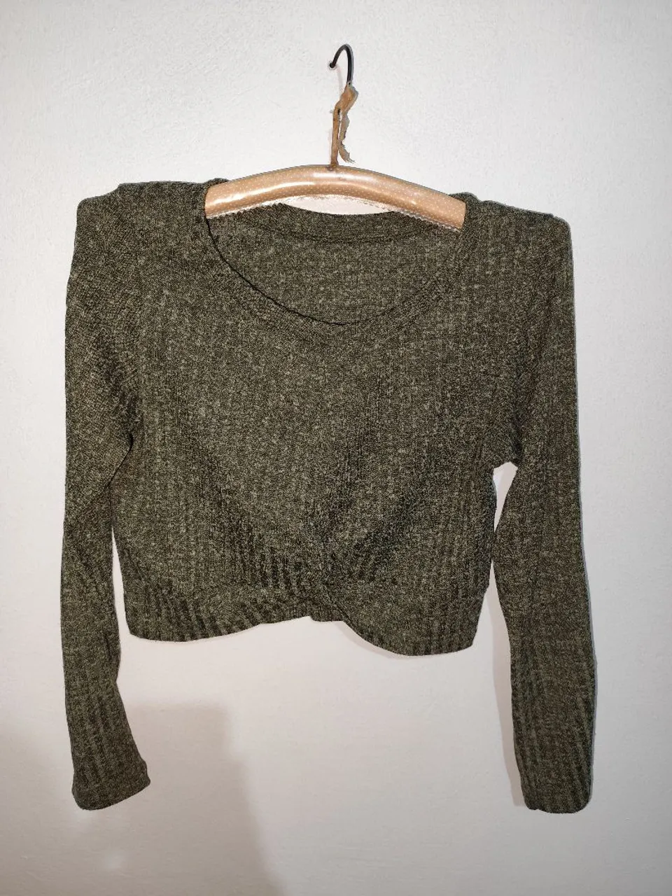 Blusa cropped canelada manga longa