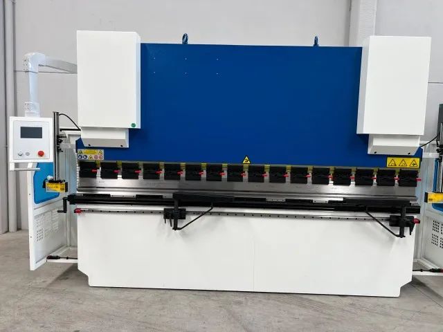 DOBRADEIRA HIDRÁULICA 3 eixos 3200 - 125 T - Foto 4